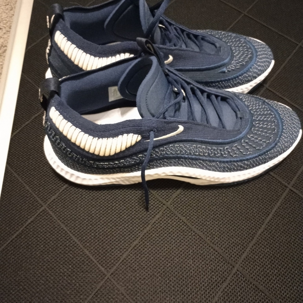 Nike Cosmic Unity 3